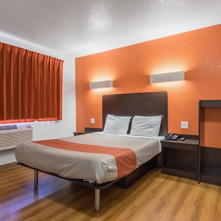 Motel 6 Bakersfield Dış mekan fotoğraf