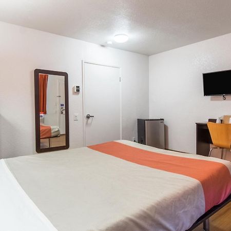 Motel 6 Bakersfield Dış mekan fotoğraf