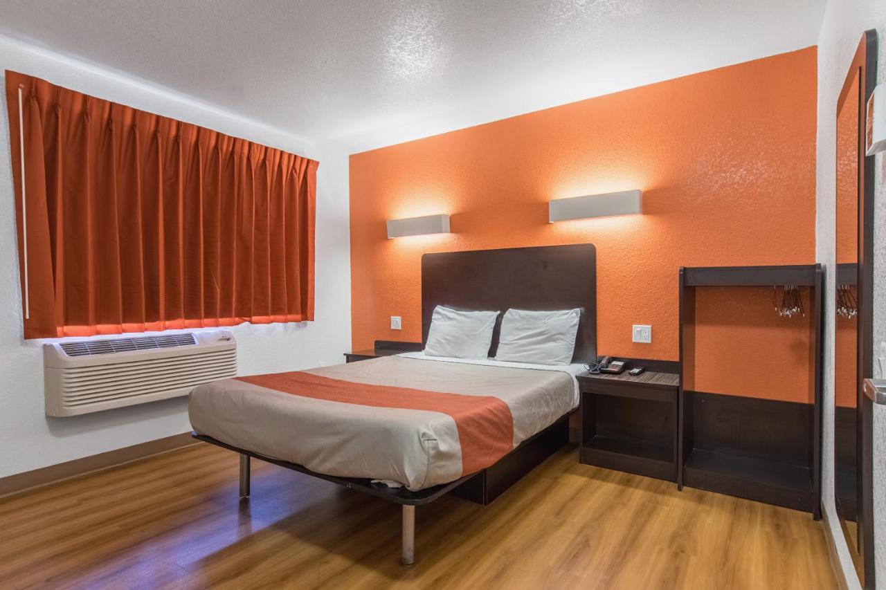 Motel 6 Bakersfield Dış mekan fotoğraf