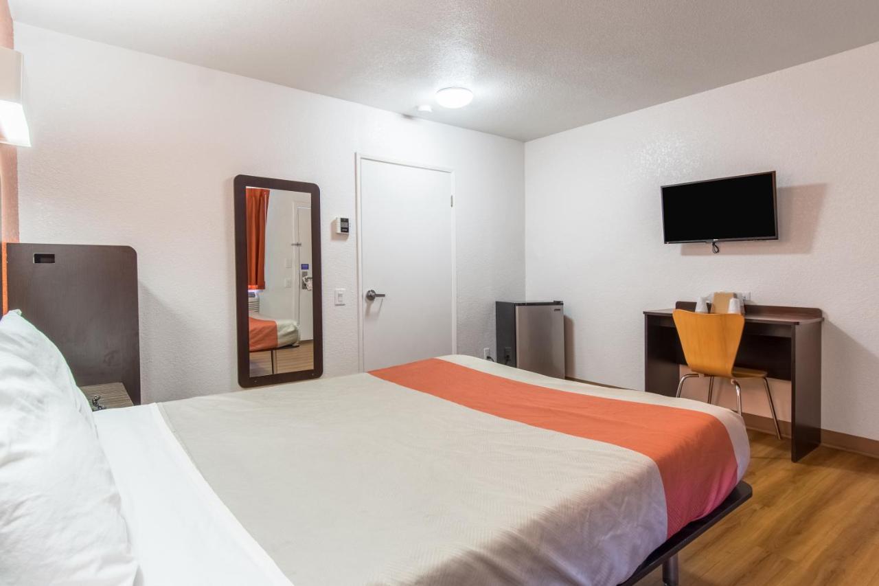 Motel 6 Bakersfield Dış mekan fotoğraf