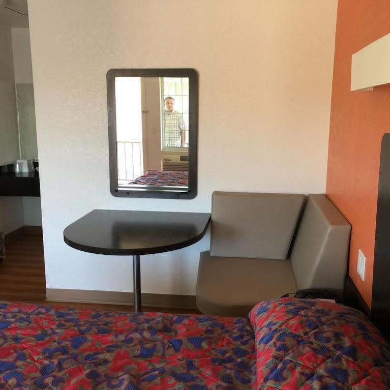 Motel 6 Bakersfield Dış mekan fotoğraf