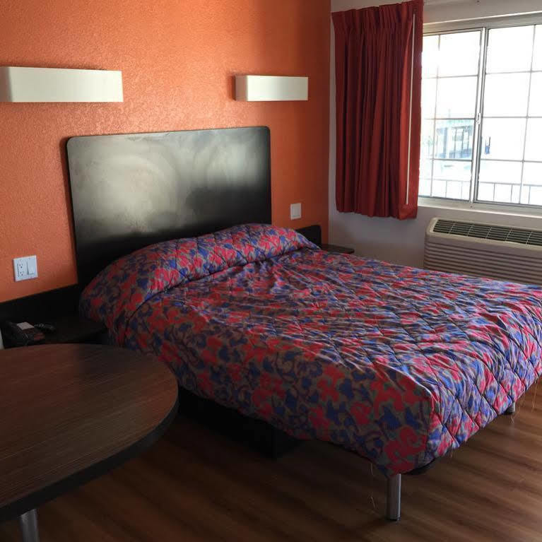 Motel 6 Bakersfield Dış mekan fotoğraf