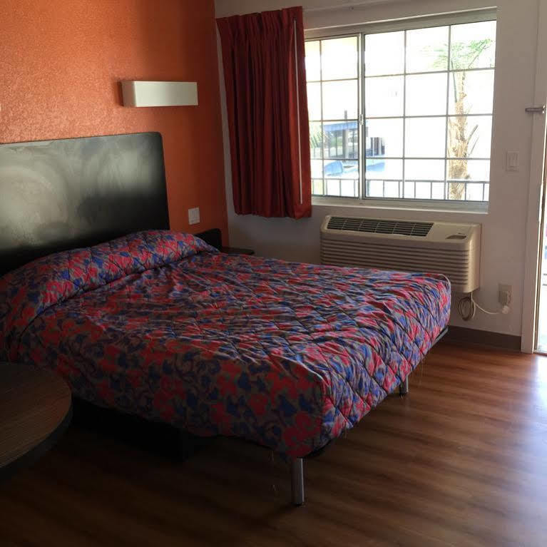 Motel 6 Bakersfield Dış mekan fotoğraf