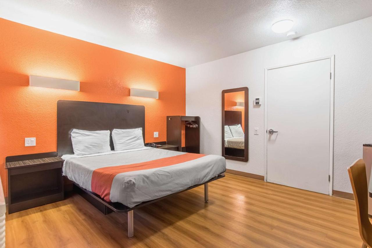 Motel 6 Bakersfield Dış mekan fotoğraf