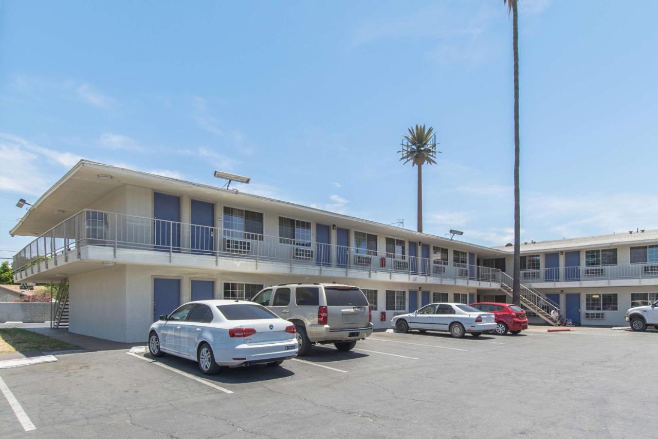 Motel 6 Bakersfield Dış mekan fotoğraf