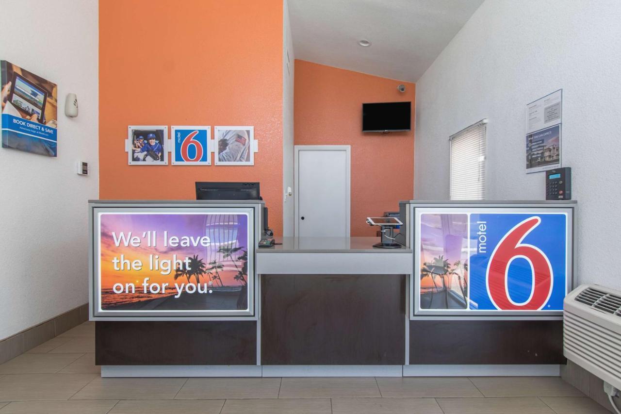 Motel 6 Bakersfield Dış mekan fotoğraf